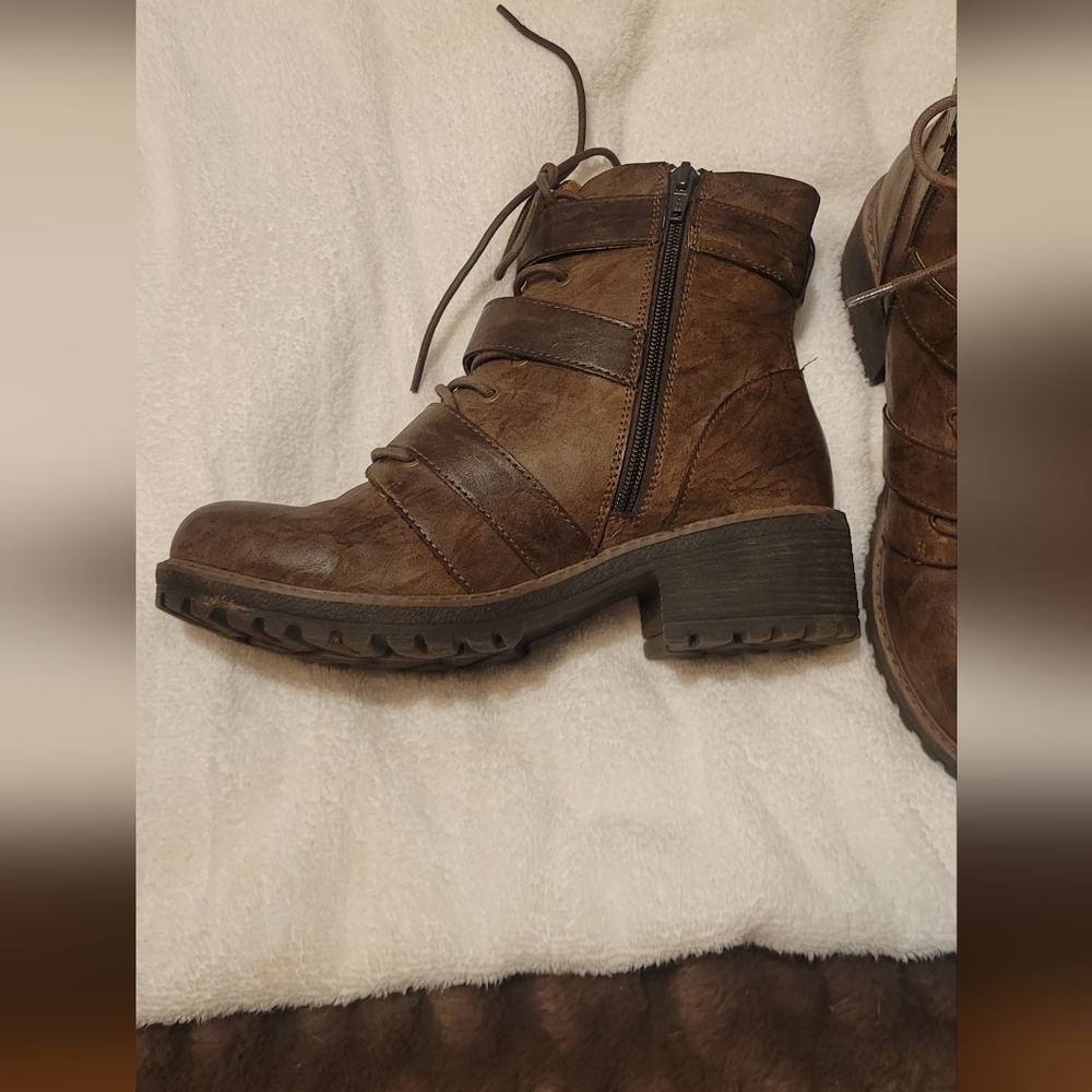 Womens hiking boots